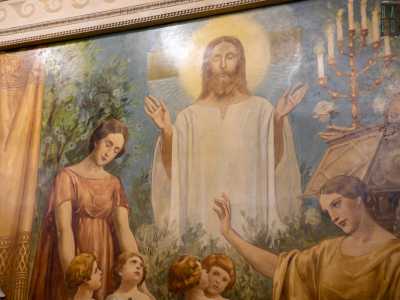 ...ispirata dallo stesso Ges�, che compare alle sue spalle nella sua candida veste e con le braccia aperte